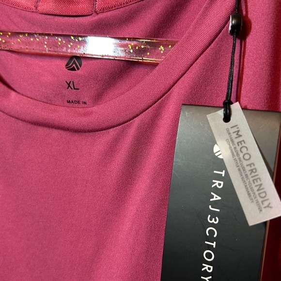 XL Women's Athletic Wear Bundle – Danskin, All in Motion, Soothfeel (5 Pieces) - Picture 12 of 16